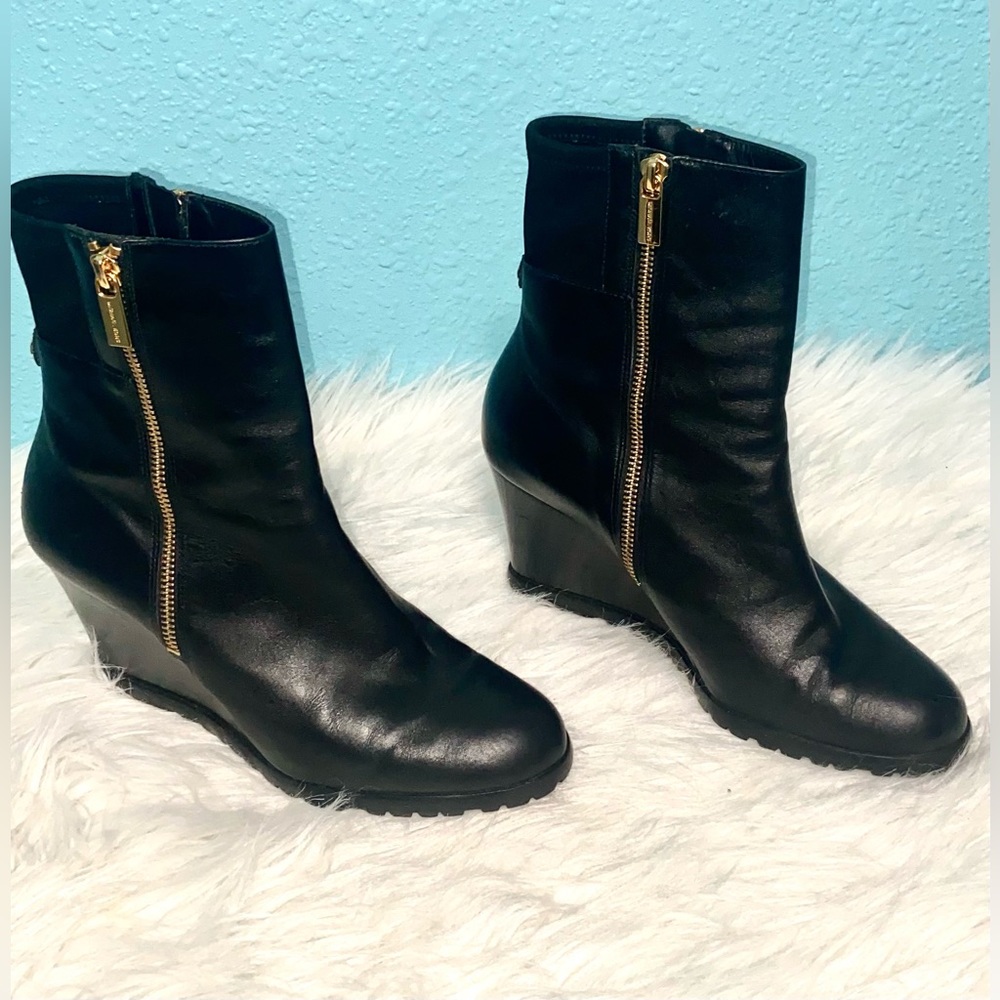 Micheal kors size 8 black over ankle boots
